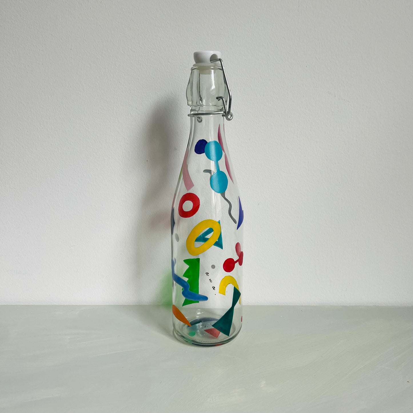 1 / Bottle / Geometric pattern