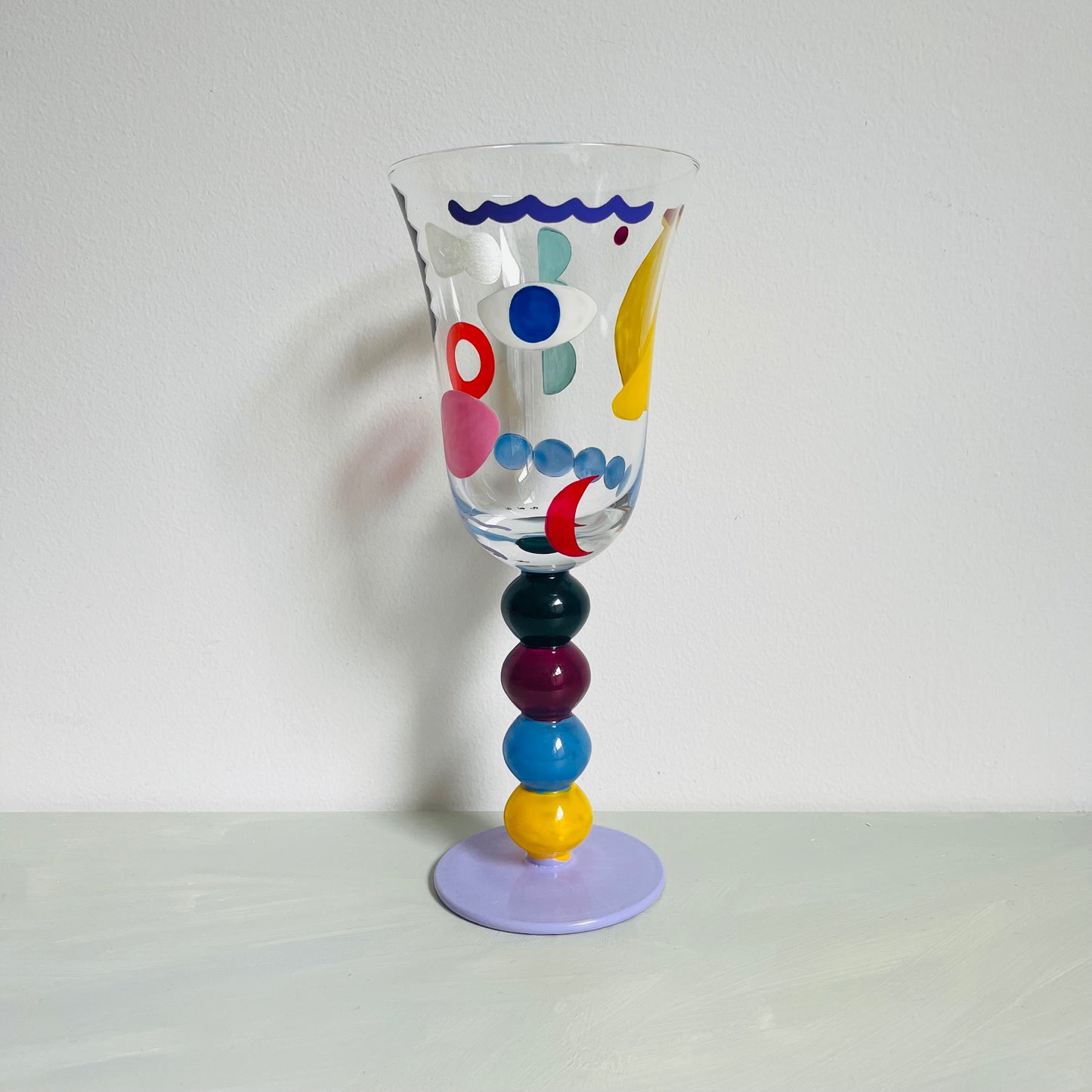 1 /  Wide-bowl wine glass /  Looook!