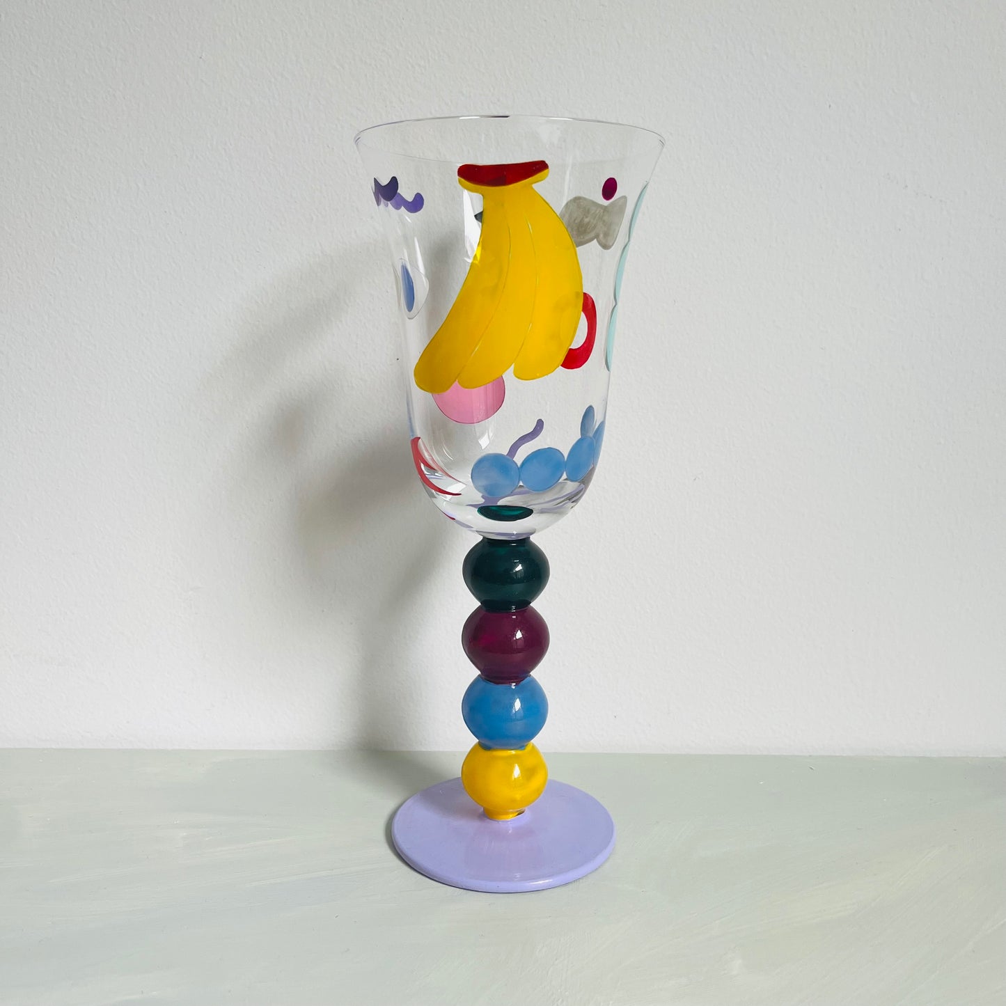 1 /  Wide-bowl wine glass /  Looook!